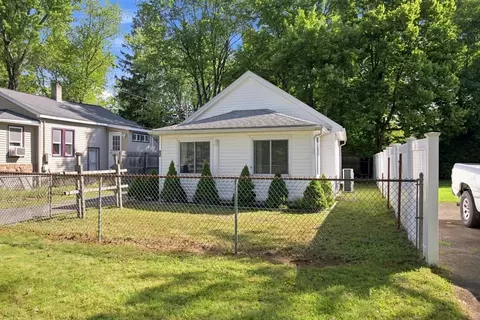 Exterior - 15 Alice St, Springfield, MA 01109 photo 2 of 8