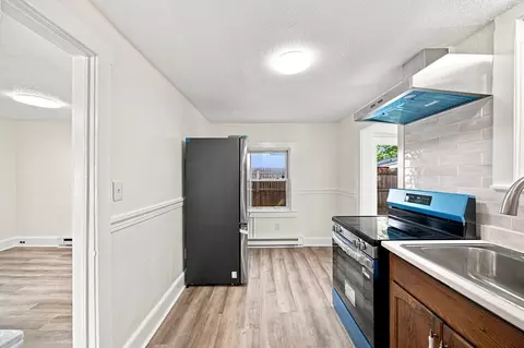 Entry Way - 15 Alice St, Springfield, MA 01109 photo 1 of 2