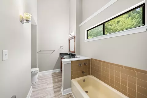 Bath - 72 E Bluff Rd #72, Ashland, MA 01721 photo 2 of 5