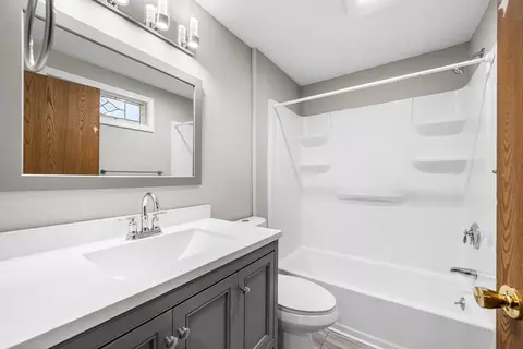 Bath - 72 E Bluff Rd #72, Ashland, MA 01721 photo 5 of 5