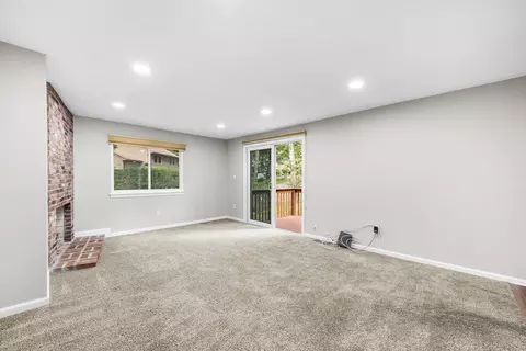 Living - 72 E Bluff Rd #72, Ashland, MA 01721 photo 3 of 8
