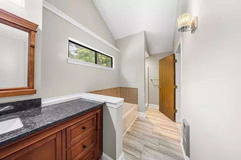 Bath - 72 E Bluff Rd #72, Ashland, MA 01721 photo 4 of 5