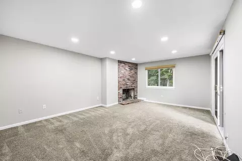Living - 72 E Bluff Rd #72, Ashland, MA 01721 photo 2 of 8