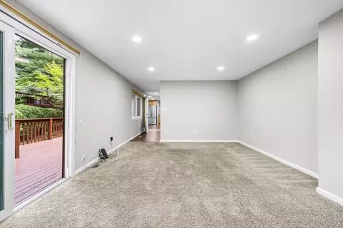 Living - 72 E Bluff Rd #72, Ashland, MA 01721 photo 4 of 8