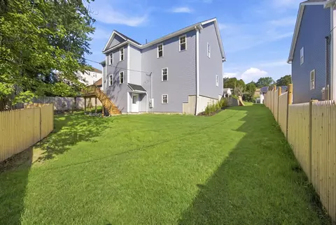 Exterior - 18 Bowker St, Worcester, MA 01604 photo 8 of 11