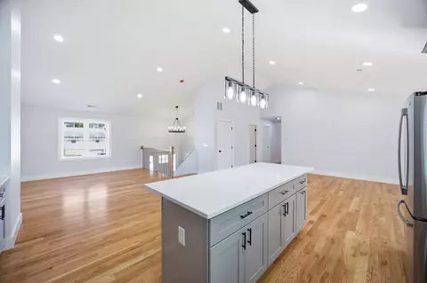 Entry Way - 18 Bowker St, Worcester, MA 01604 photo 2 of 4