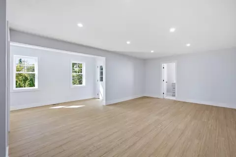 Living - 18 Bowker St, Worcester, MA 01604 photo 4 of 5
