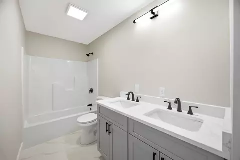Bath - 18 Bowker St, Worcester, MA 01604 photo 2 of 4