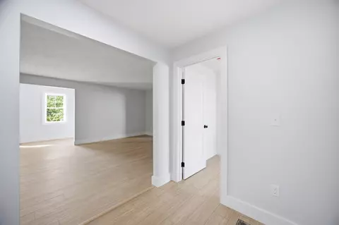 Entry Way - 18 Bowker St, Worcester, MA 01604 photo 4 of 4