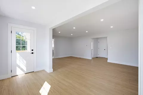 Living - 18 Bowker St, Worcester, MA 01604 photo 5 of 5