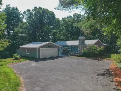 360 Wood St, Hopkinton, MA 01748