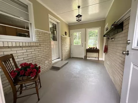 Exterior - 10 Burnap Rd, Sutton, MA 01590 photo 3 of 9