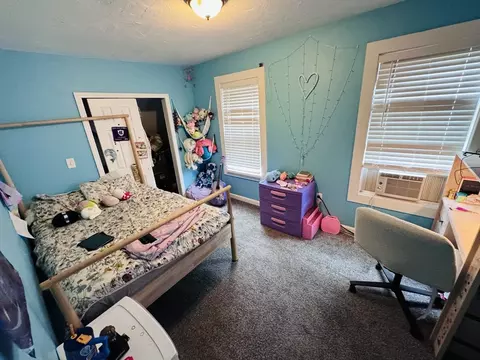 Bedroom - 17 Winthrop St, Worcester, MA 01604 photo 9 of 10