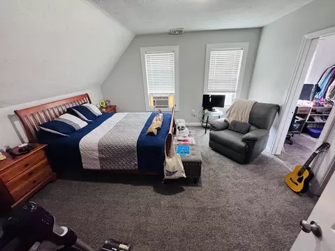 Bedroom - 17 Winthrop St, Worcester, MA 01604 photo 6 of 10