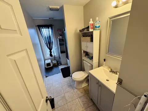 Bath - 17 Winthrop St, Worcester, MA 01604 photo 2 of 2