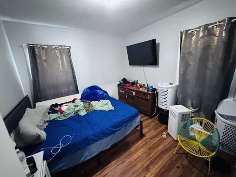 Bedroom - 17 Winthrop St, Worcester, MA 01604 photo 1 of 10