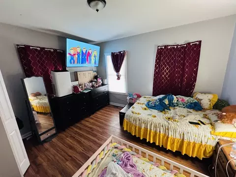 Bedroom - 17 Winthrop St, Worcester, MA 01604 photo 2 of 10