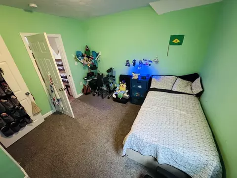 Bedroom - 17 Winthrop St, Worcester, MA 01604 photo 8 of 10