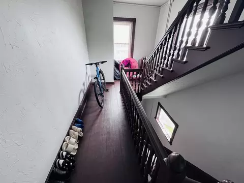 Entry Way - 17 Winthrop St, Worcester, MA 01604 photo 3 of 3