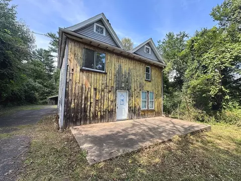 25 Kendrick St, South Hadley, MA 01075