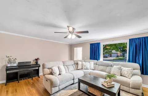 114 Fenway Dr, Springfield, MA 01119 photo 9