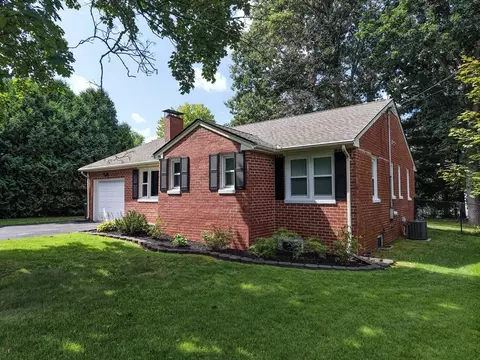 114 Fenway Dr, Springfield, MA 01119 photo 2