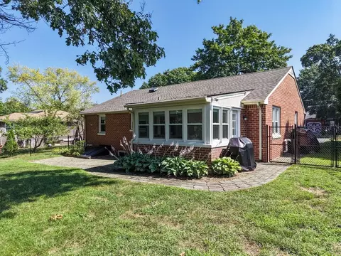 114 Fenway Dr, Springfield, MA 01119 photo 5