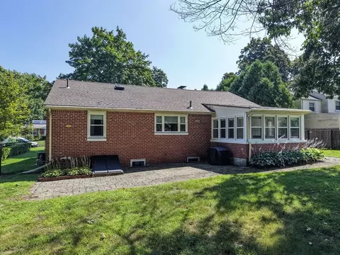114 Fenway Dr, Springfield, MA 01119 photo 4