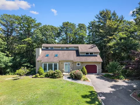 16 Alder Ln, Falmouth, MA 02556