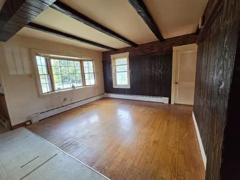Living - 211 Lowell St, Methuen, MA 01844 photo 2 of 4