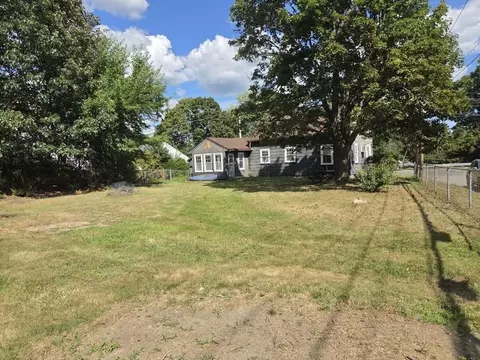 Exterior - 211 Lowell St, Methuen, MA 01844 photo 4 of 9