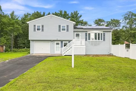3 Charbonneau Ave, Lakeville, MA 02347