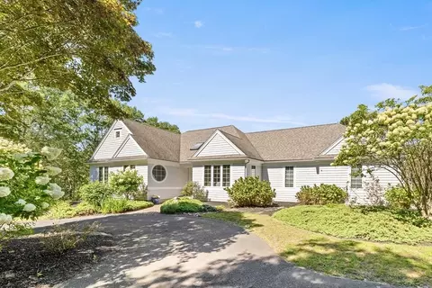 30 Hill And Plain Rd, Falmouth, MA 02536