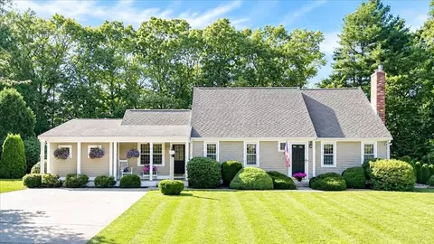 3 Copper Beech Dr, Kingston, MA 02364