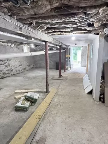Entry Way - 9 Maxwell, Worcester, MA 01607 photo 7 of 10