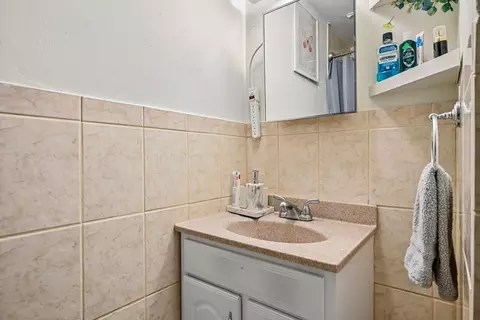 Bath - 21 Staples Ave #23, Everett, MA 02149 photo 2 of 2