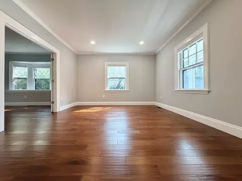 Living - 21 Maple St, Arlington, MA 02476 photo 2 of 12