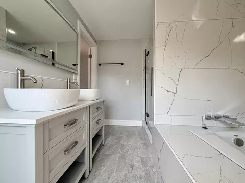 Bath - 21 Maple St, Arlington, MA 02476 photo 4 of 6