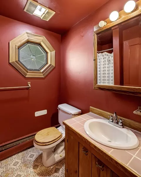 Bath - 52 Baker St, Amherst, MA 01002 photo 1 of 3