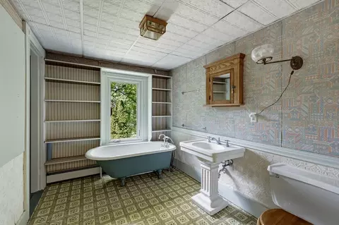 Bath - 52 Baker St, Amherst, MA 01002 photo 3 of 3