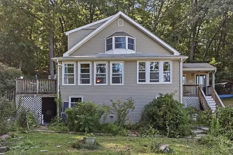 79 Waverly Rd, Woburn, MA 01801
