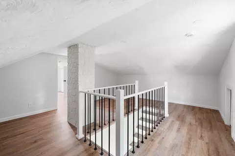 Entry Way - 28 Southold Rd, Worcester, MA 01607 photo 4 of 5