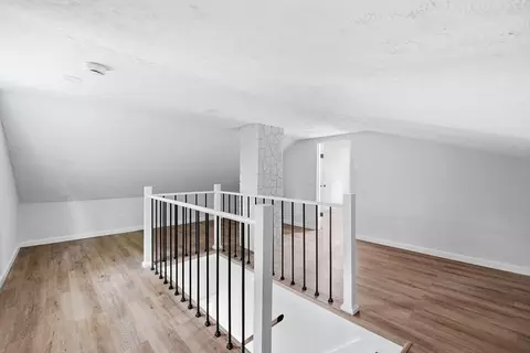Entry Way - 28 Southold Rd, Worcester, MA 01607 photo 3 of 5
