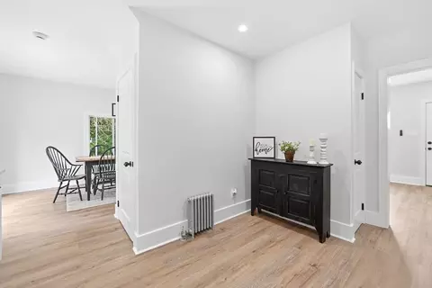 Entry Way - 28 Southold Rd, Worcester, MA 01607 photo 2 of 5