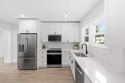 Kitchen - 28 Southold Rd, Worcester, MA 01607 photo 1 of 4