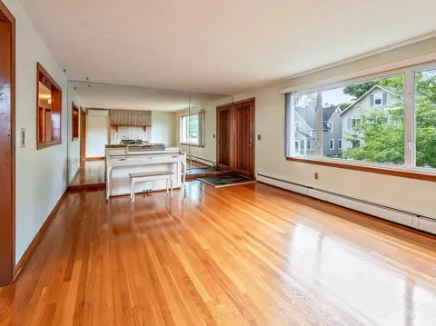 Living - 28 Superior Rd, Worcester, MA 01604 photo 5 of 8