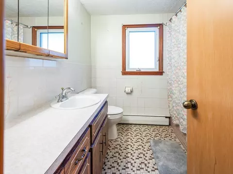 Bath - 28 Superior Rd, Worcester, MA 01604 photo 1 of 2