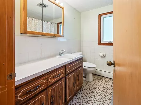 Bath - 28 Superior Rd, Worcester, MA 01604 photo 2 of 2