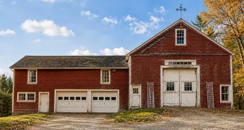 15 W Main St, Upton, MA 01568 photo 2