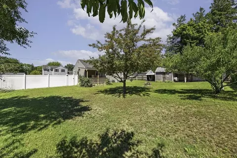 Exterior - 133 Denwall Dr, Springfield, MA 01119 photo 5 of 9